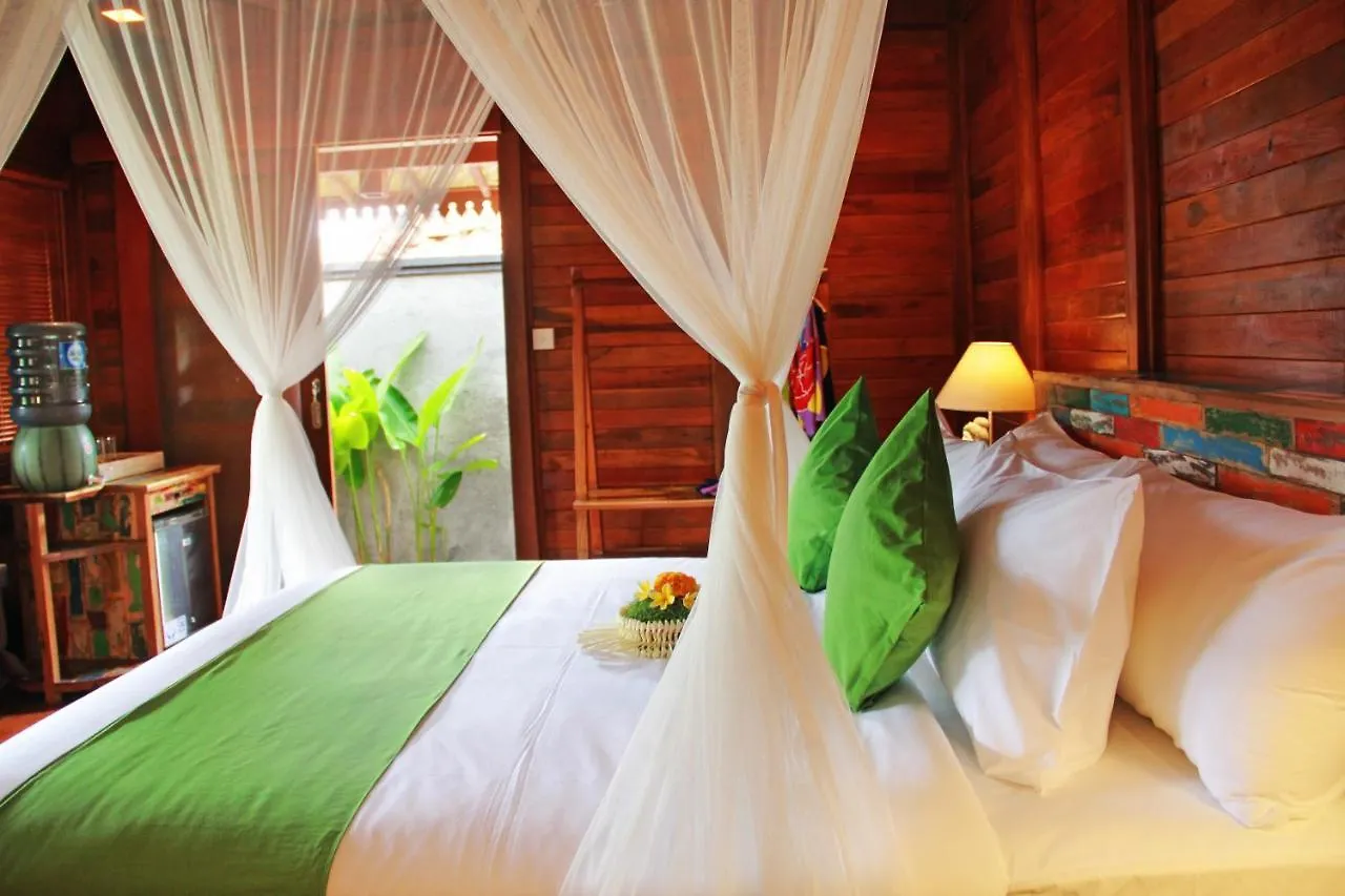Romantic Deluxe 0Ne Bedroom Wooden Villa 2 Ubud  Bed & Breakfast